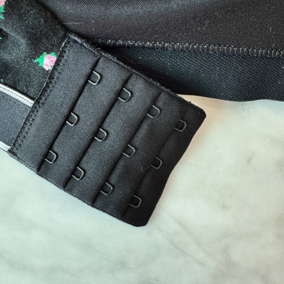 Victoria's Secret Soft Bra - Size 34DDD - Picture 5 of 6